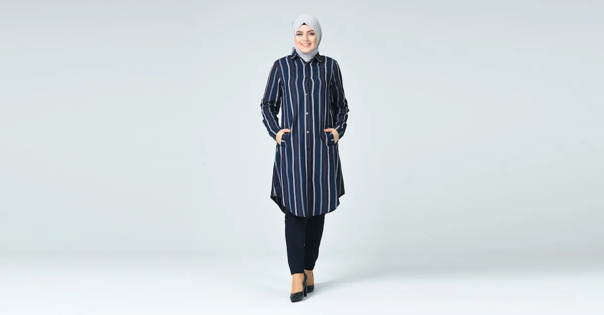 Büyük Bedende Çizgili Modeller Nasıl Kullanılır? 1 Büyük bedende çizgili model kıyafet
